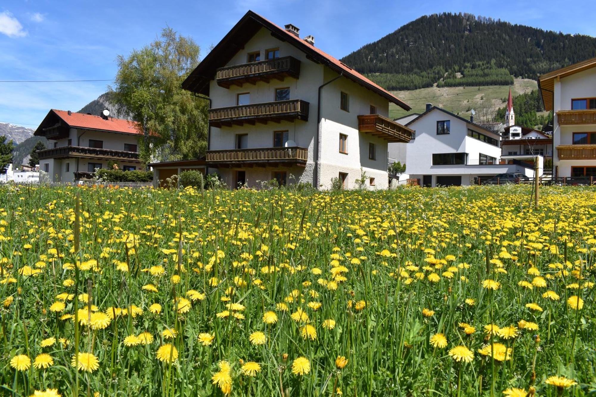 Hirschstube Nauders Bed & Breakfast Exterior photo