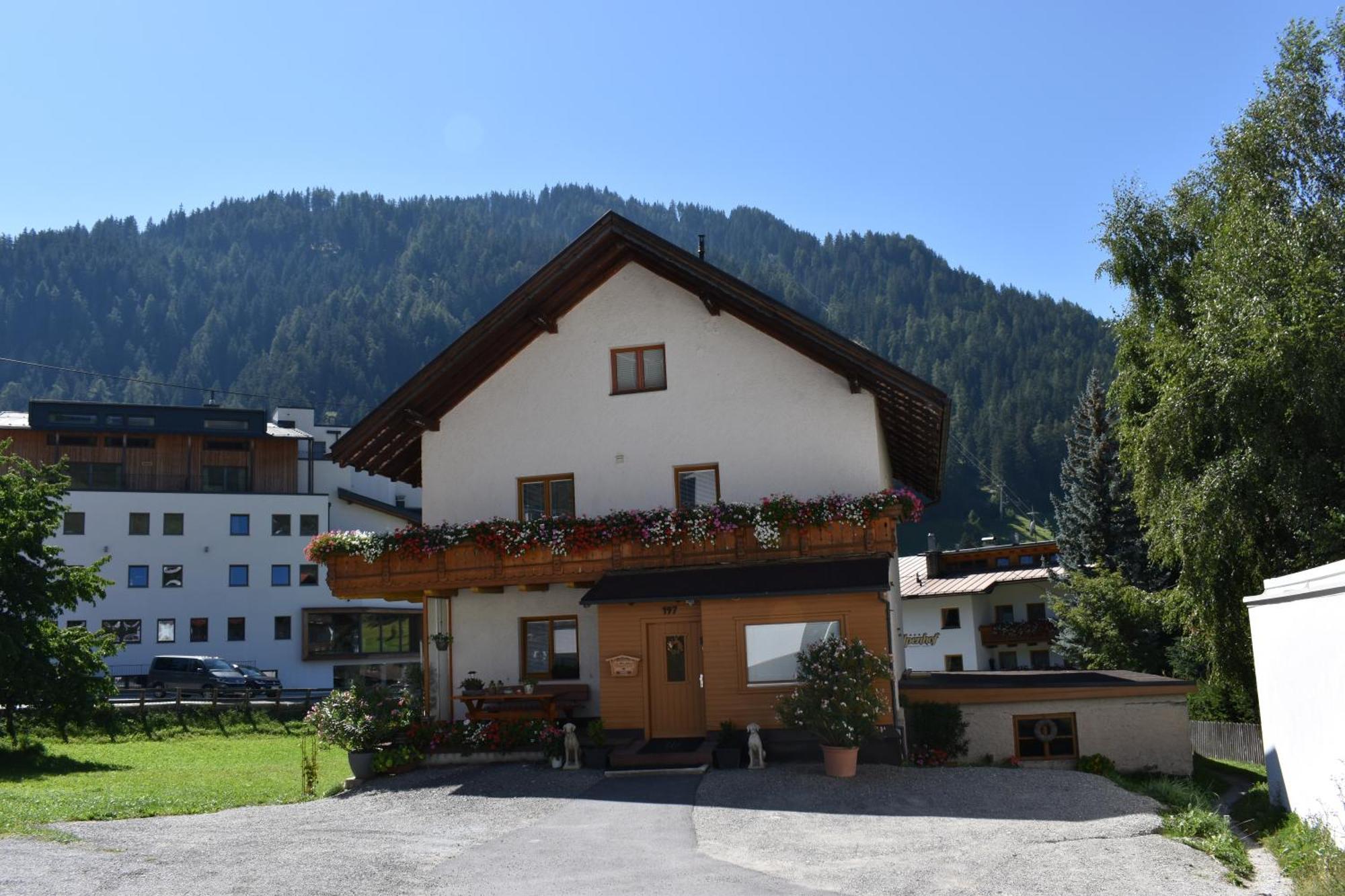 Hirschstube Nauders Bed & Breakfast Exterior photo